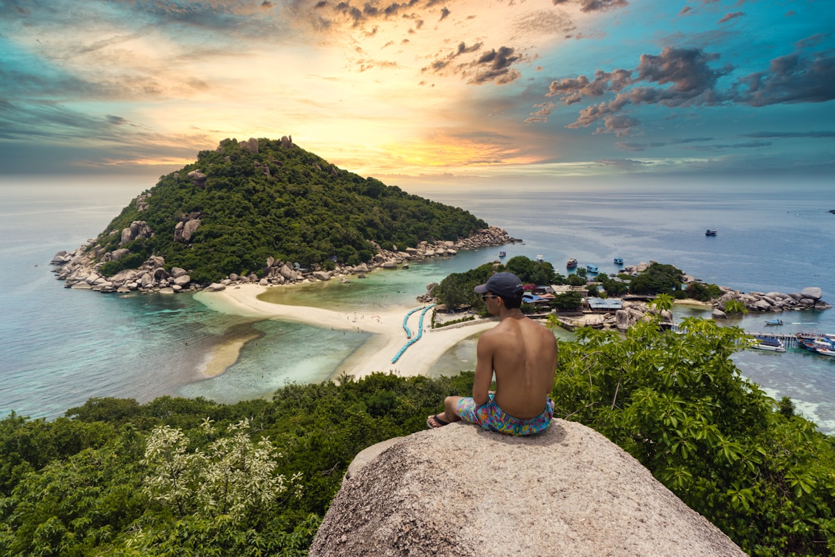 Viewpoint over Ko Nang Yuan island, Koh Tao — October in Thailand